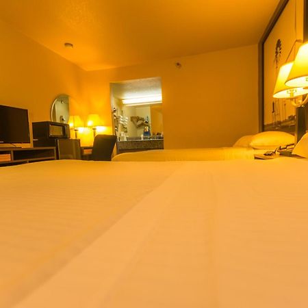 Мотель Super 8 By Wyndham Oklahoma Airport Fairgrounds West Номер фото