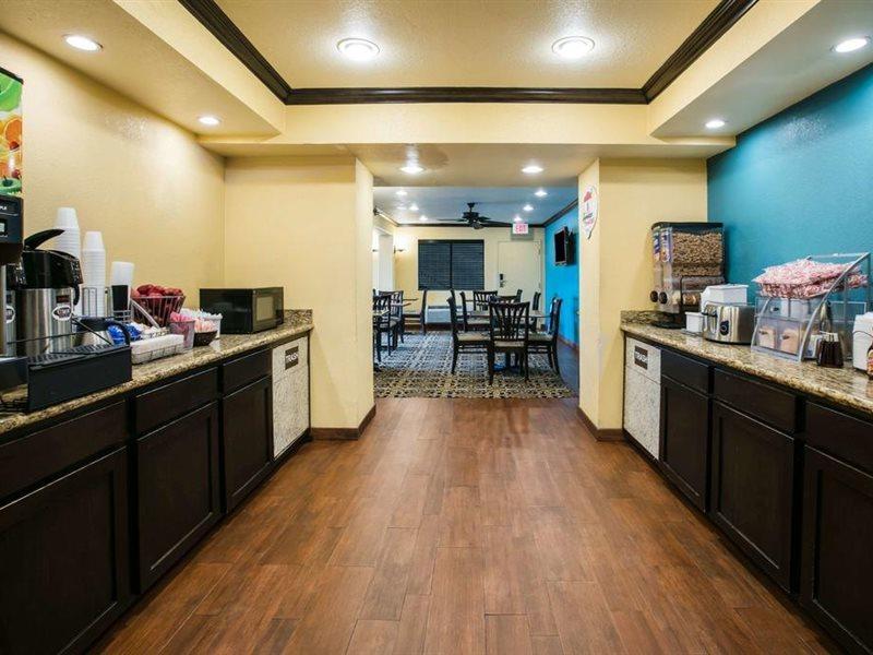 Мотель Super 8 By Wyndham Oklahoma Airport Fairgrounds West Экстерьер фото