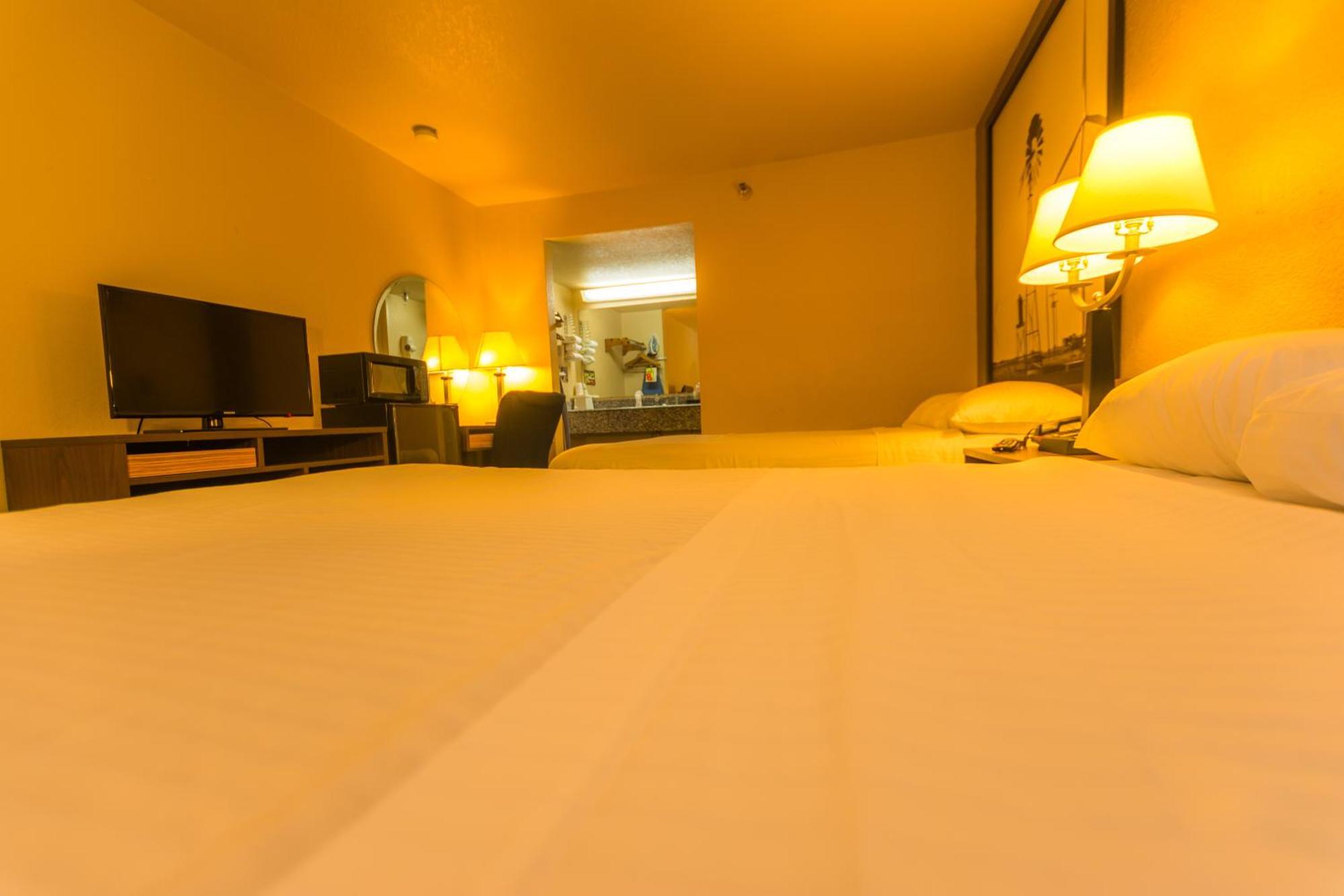 Мотель Super 8 By Wyndham Oklahoma Airport Fairgrounds West Номер фото