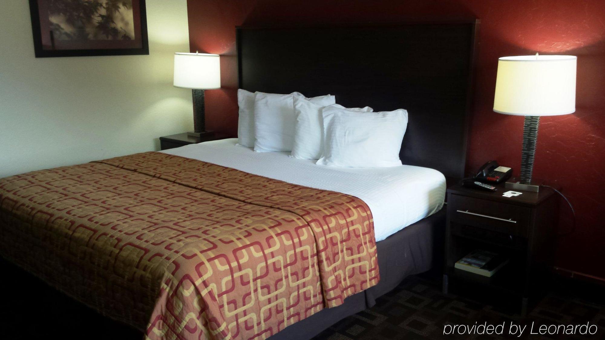 Мотель Super 8 By Wyndham Oklahoma Airport Fairgrounds West Экстерьер фото