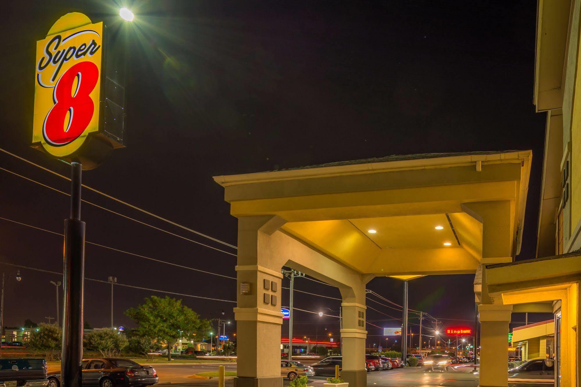 Мотель Super 8 By Wyndham Oklahoma Airport Fairgrounds West Экстерьер фото